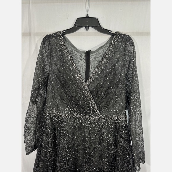 NWT $798 Mac‎ Duggal [ 8 ] Embellished Long Sleeve V Neck Gown in Graphite - Picture 9 of 15